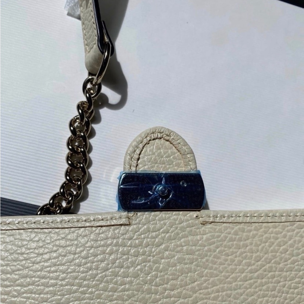 Gucci Ivory Pebbled Leather WOC with Gold Interlocking G - Picture 2 of 6